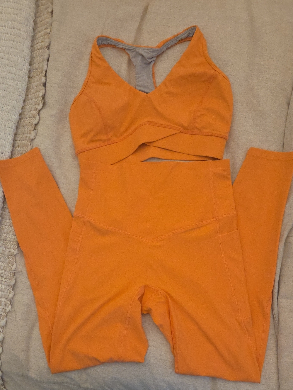 Halara Studio Set Size S - Picture 1 of 2